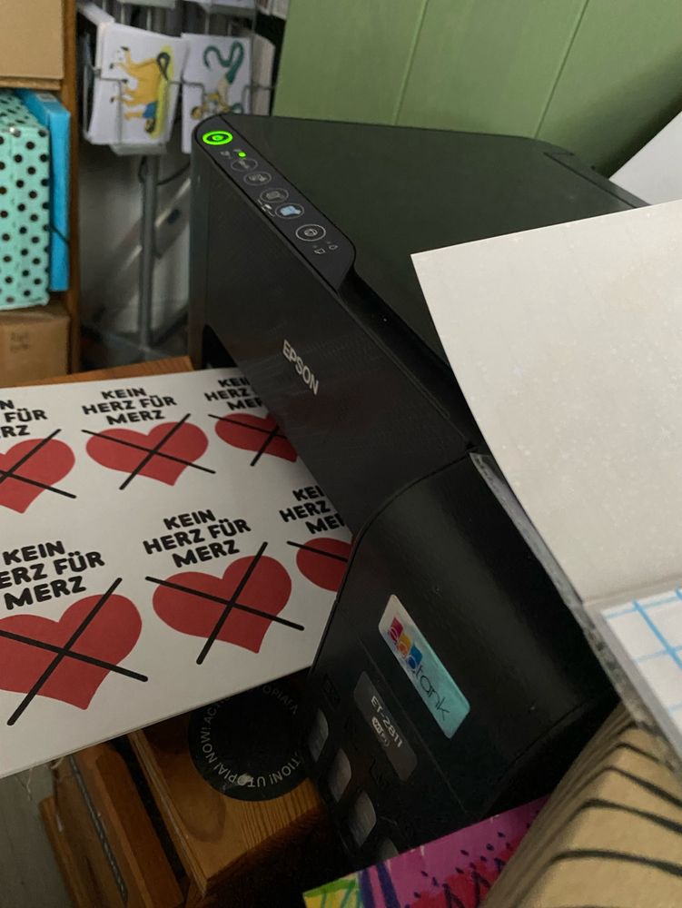 Drucker beim Drucken dieses Motivs (8 Motive pro DINA4 Blatt)