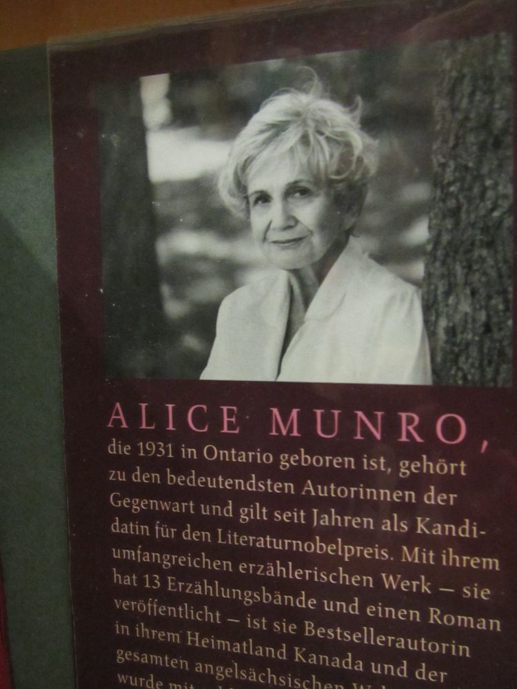 Eine Aufnahme von der kanadischen Schriftstellerin Alice Munro, die in ihren Publikationen zu finden ist.