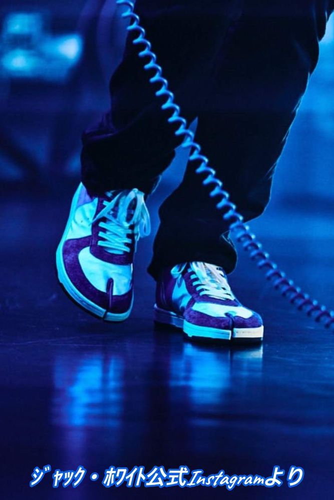 ジャック・ホワイト公式Instagramより　rebirth project tabito岡山ﾒｰｶｰの足袋タイプスニーカー