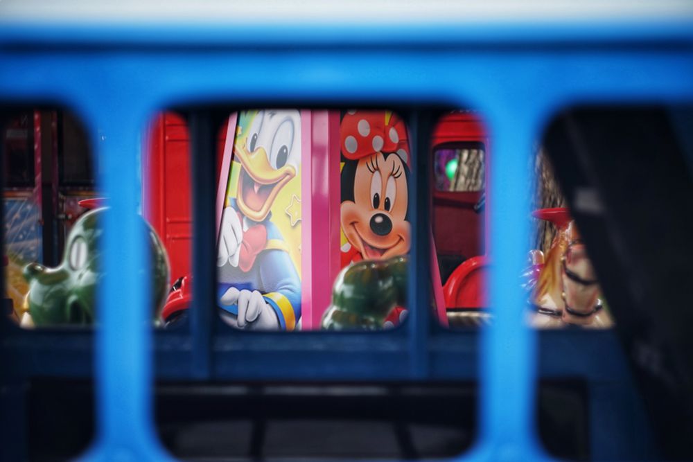 Nicker mouse & Donald Duck airbrush on fairground ride