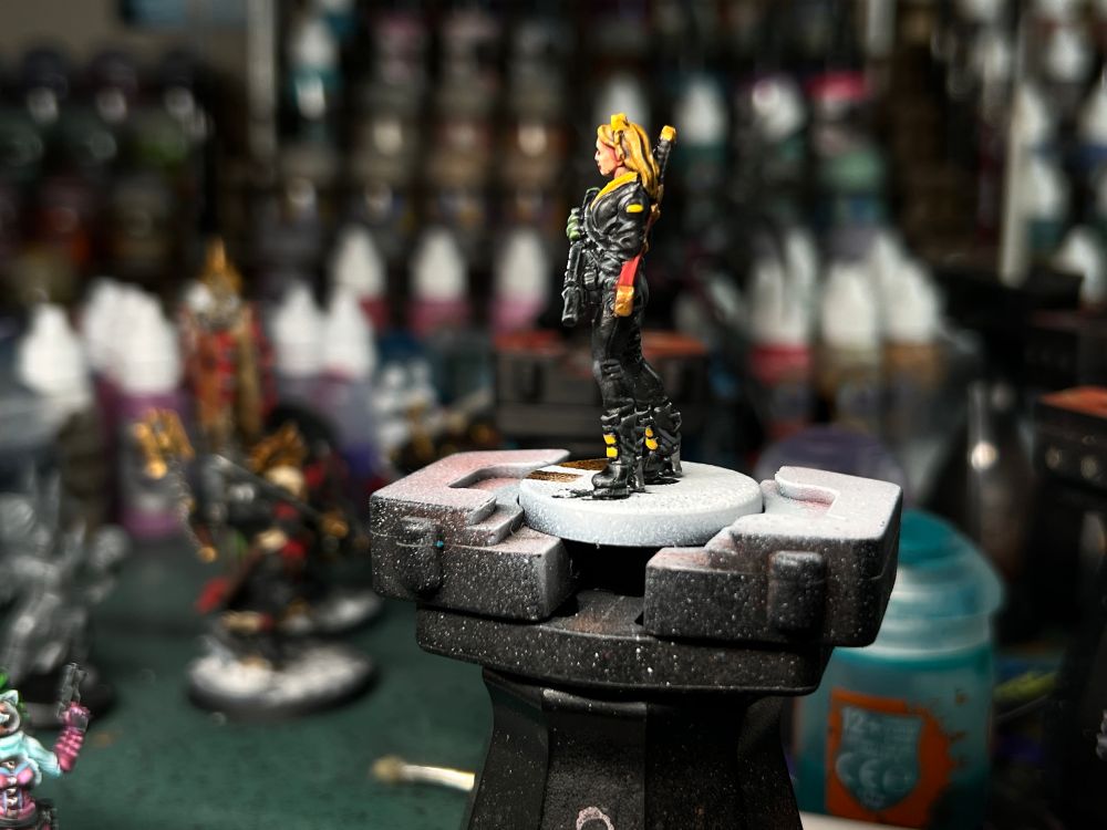 Tigress mini from Cyberpunk Red: Combat Zone. Left view. 