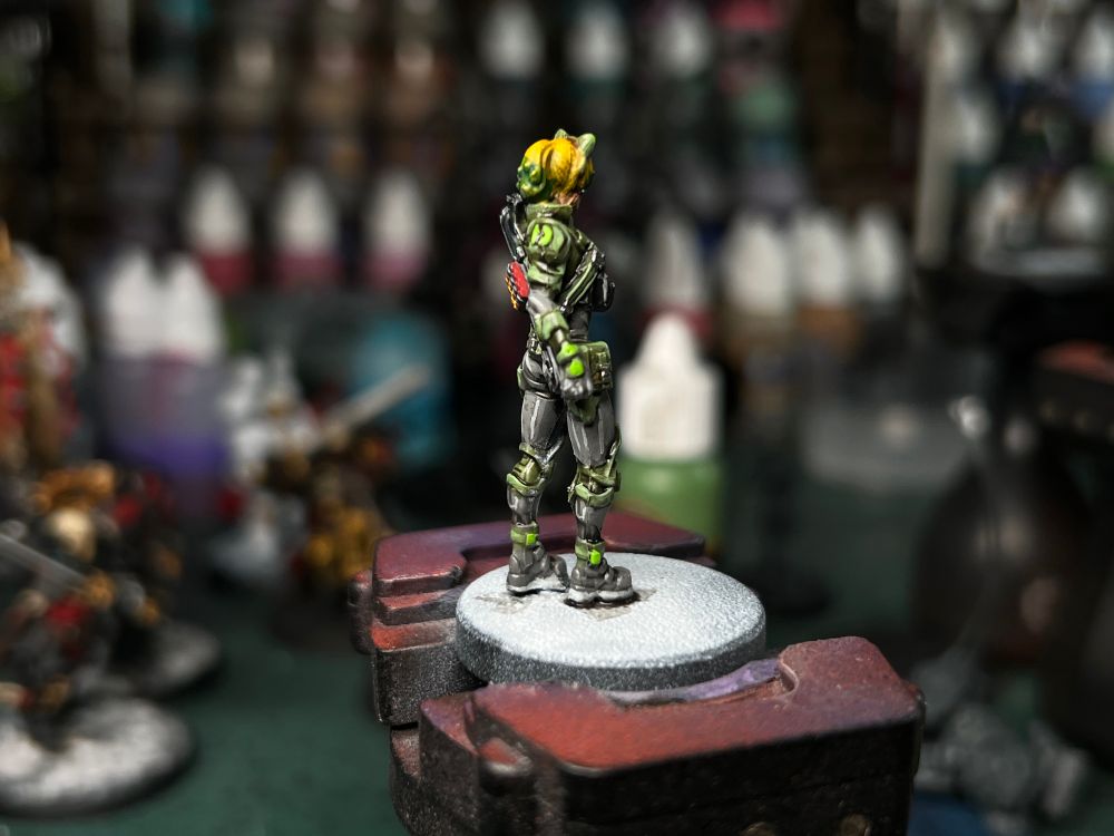 Danger Gal Lynx miniature. Right view. 