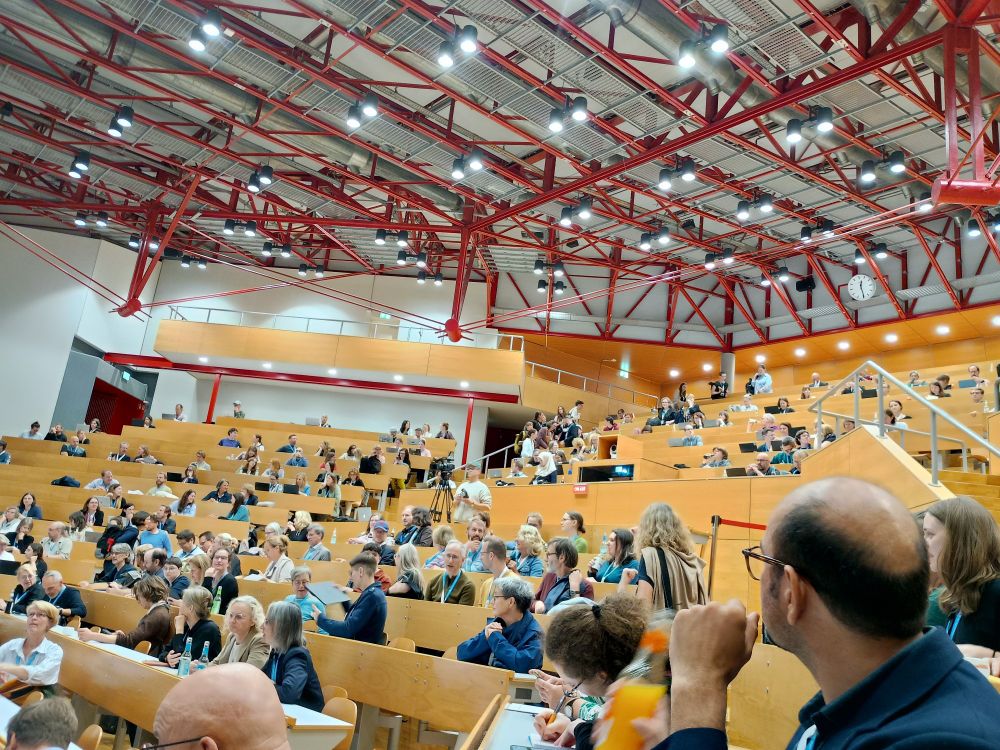 Massive lecture theatre featuring OAPEN and Copim's own Jordy