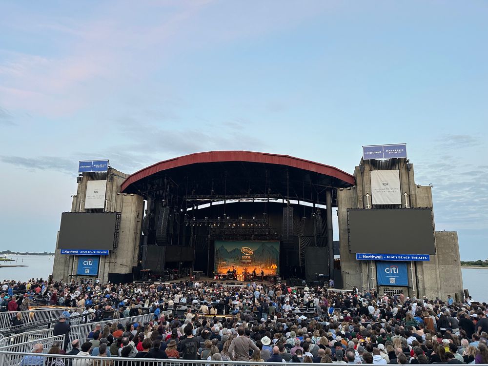 Bob Dylan at Jones Beach 
