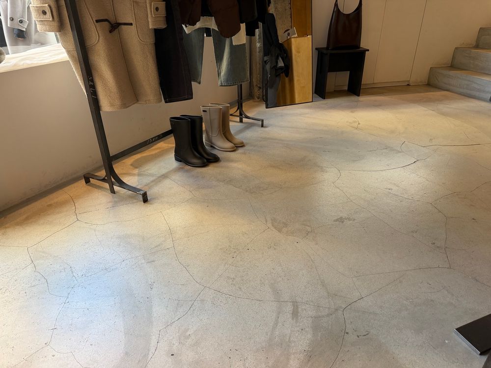 順番待ちの間店内のカフェで休憩できた