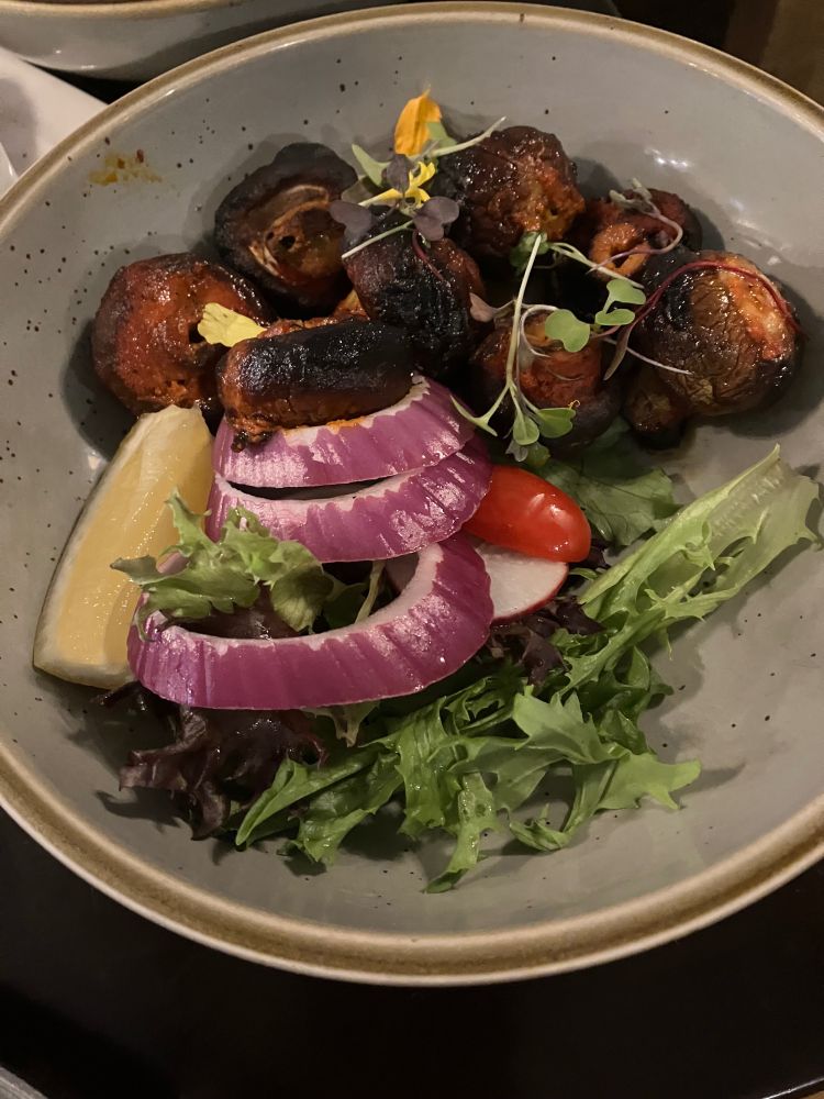 Tandoori mushrooms and salad in a bowl 