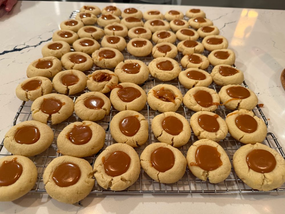 Shortbread cookie with caramel topping