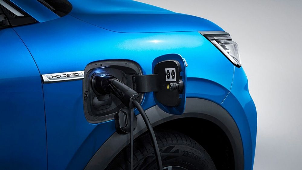 Ein Akku mit Mega-Reichweite und Ladezeiten, die kaum zu glauben sind? BYD startet Tests, die ein echter Gamechanger für E-Autos sein könnten.