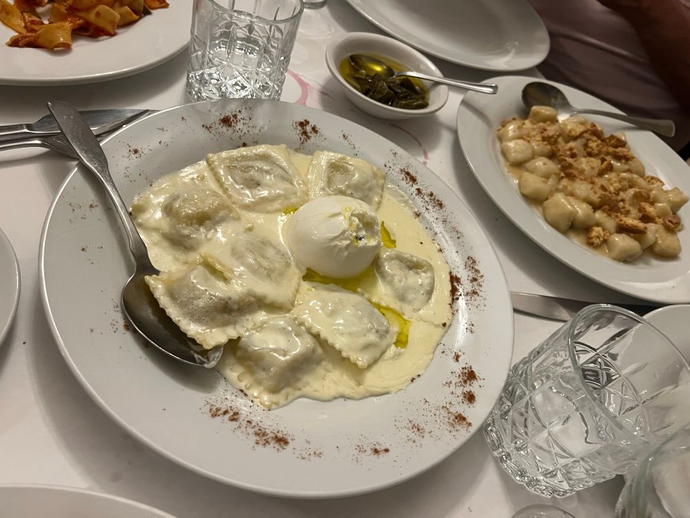 Ravioli w burrata 