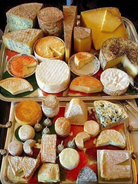 Magnifique plateau de fromages sur deux niveaux...