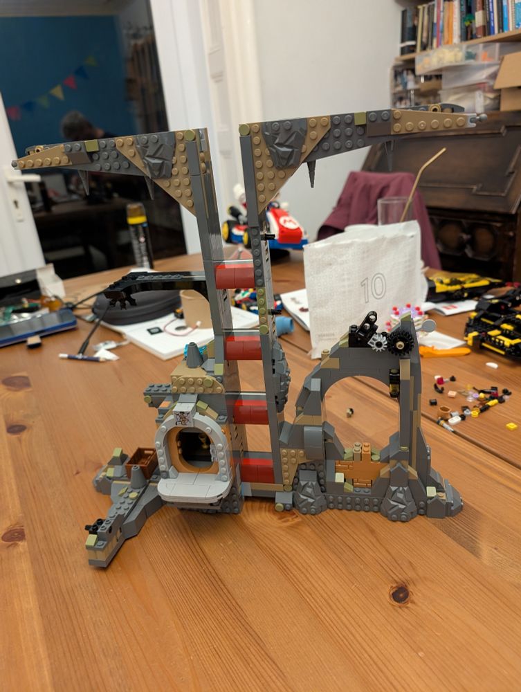 Gringott's bank from the other side. You can now see black and yellow Lego bricks belonging to another set in construction 