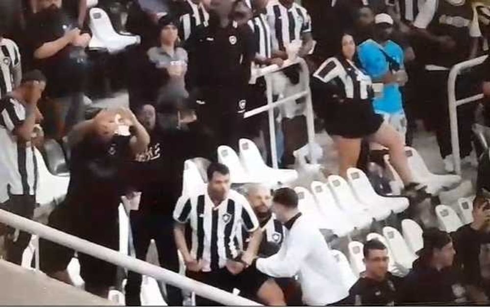 Botafogo é multado em R$ 335 mil pela Conmebol por caso de racismo no jogo contra o Palmeiras