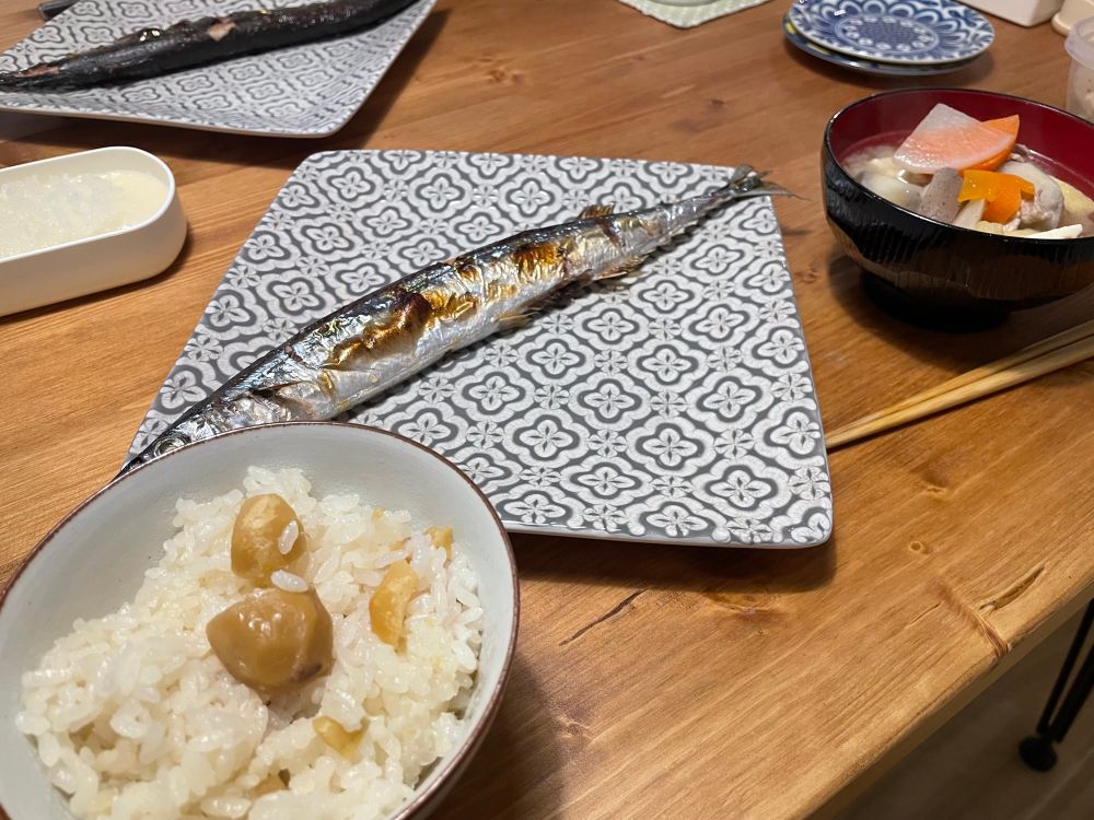 さんまの塩焼き、栗ごはん、豚汁