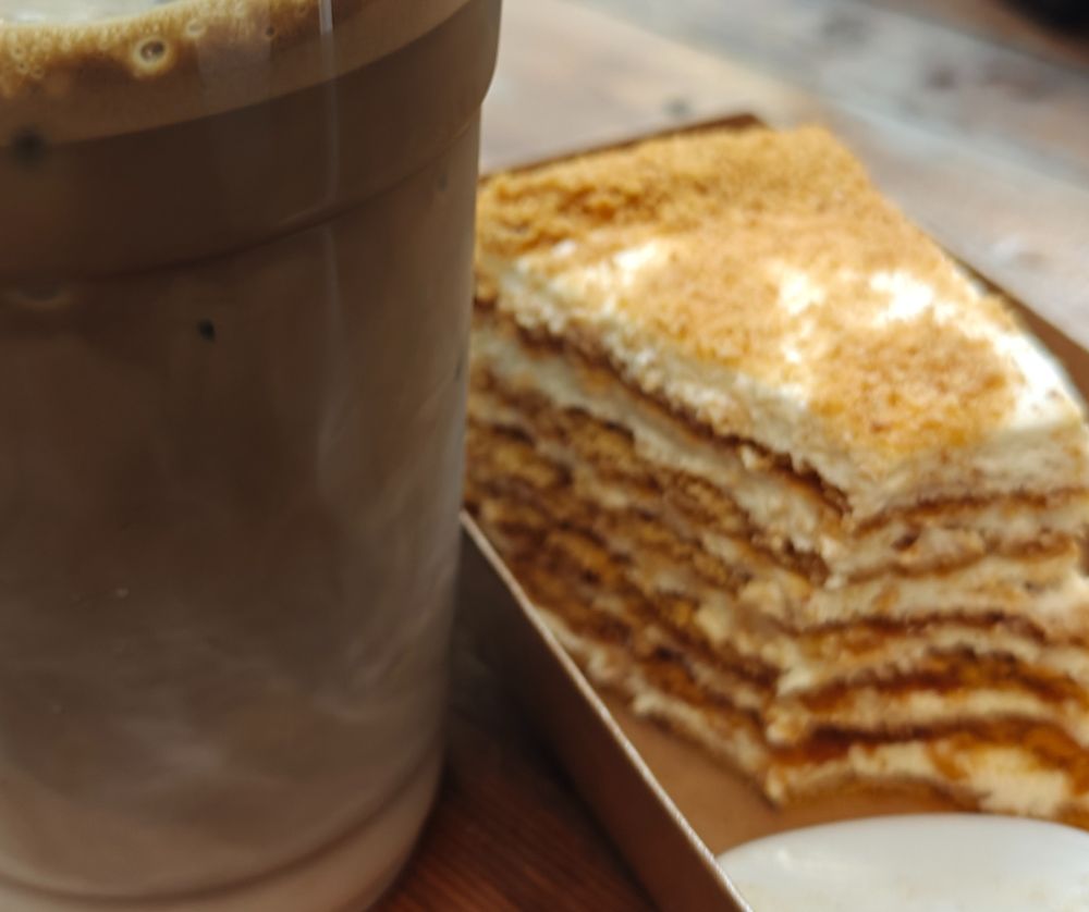 Coffee and honey cake.