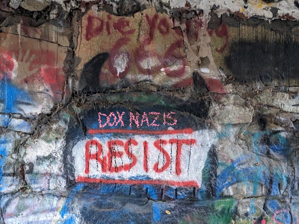 Graffiti: dox Nazis, resist