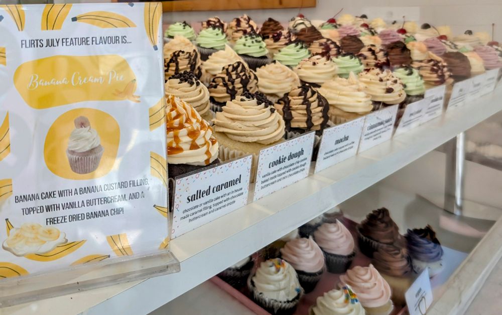 A great selection of Cup Cakes and other desserts 🎂🍪🍰