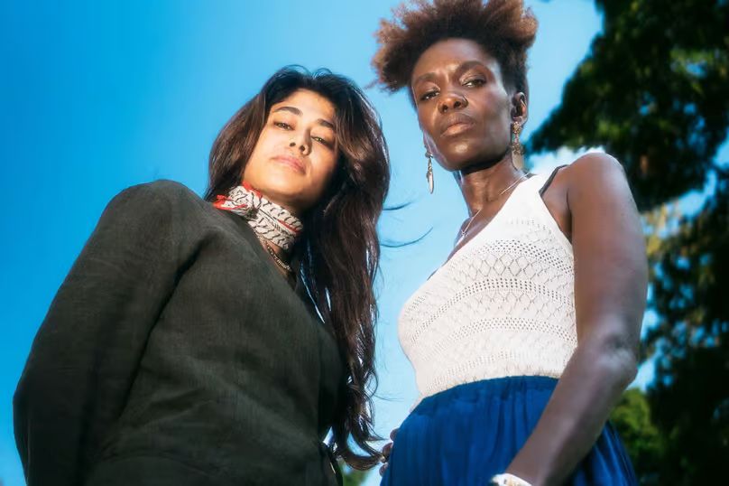 Rima Hassan et Rokhaya Diallo en contre plongée