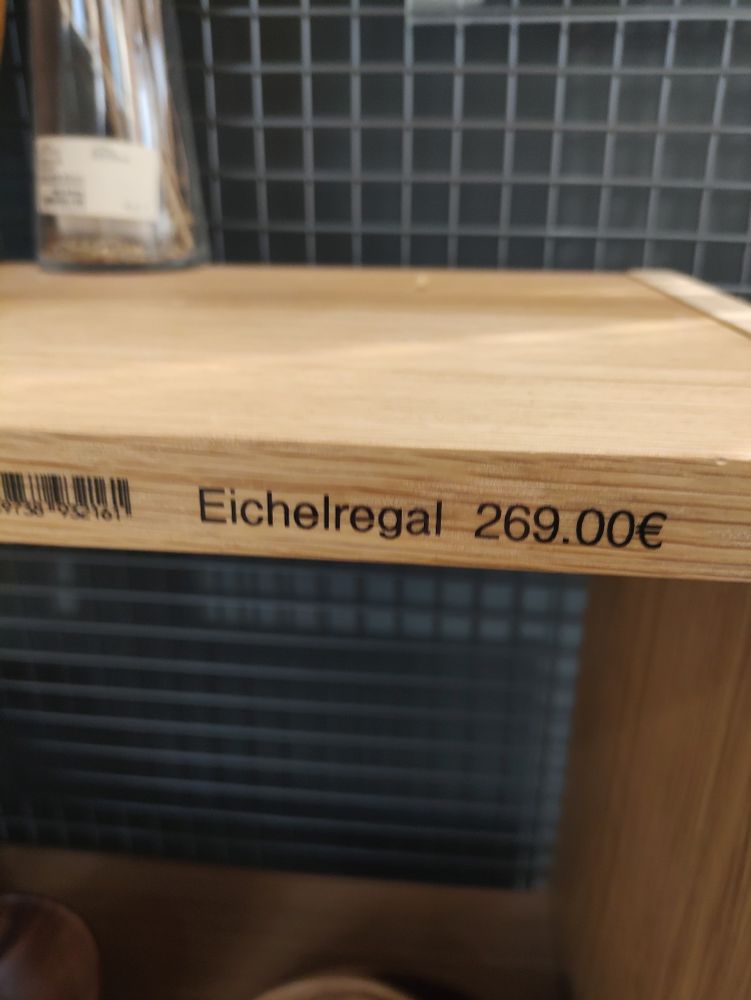 Preisschild mit der Aufschrift "Eichelregal 269,-€"