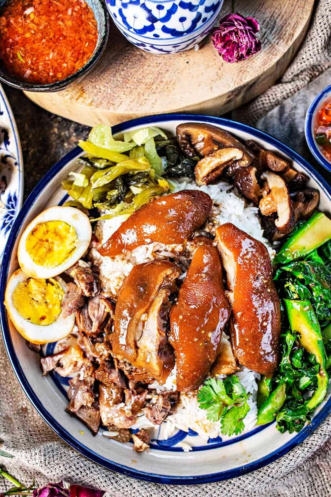 Khao Kha Moo - Thai cured pork hock dish