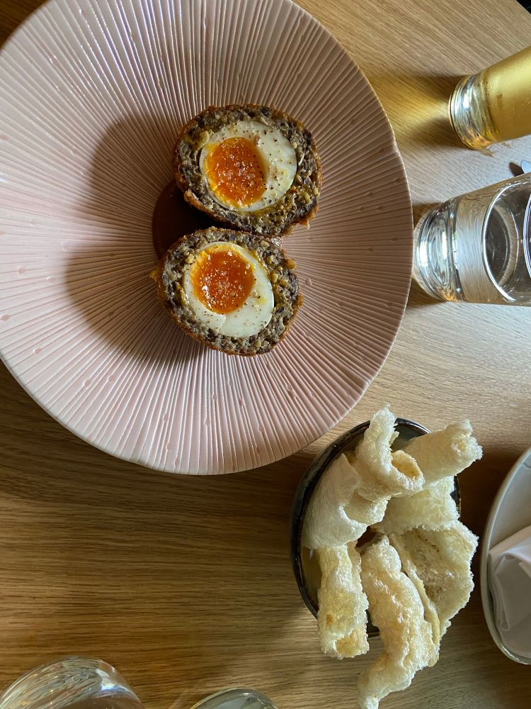 Haggis Scotch Eggs und Pork Scratch
