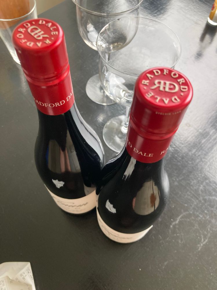 Udda perspektiv på vinflaskor från Radford & Dale.