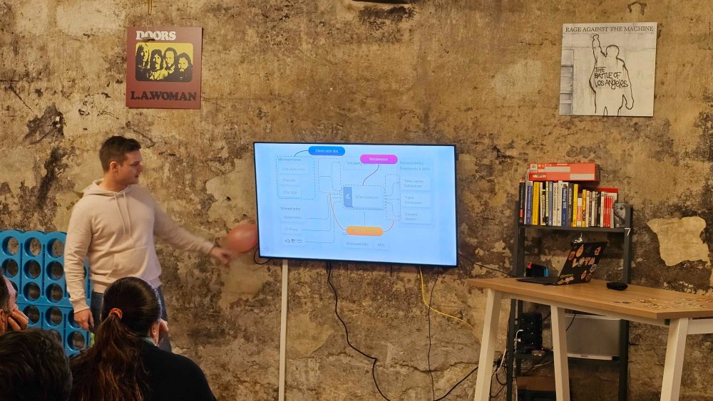 Clément Duveau from Grafana Labs explaining a diagram in his OpenTelemetry presentation.