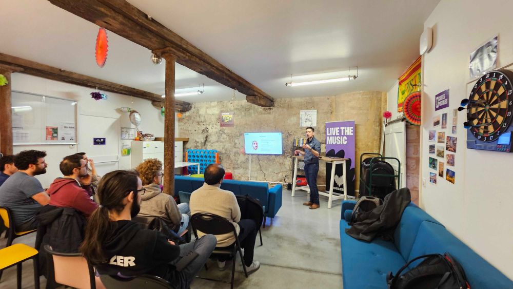 Thomas Labarussias presenting his talk "Réagir à temps aux menaces dans vos clusters Kubernetes avec Falco et son écosystème"