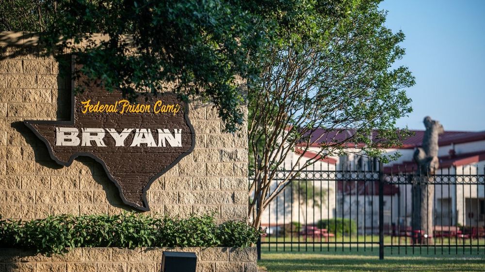Epstein associate Ghislaine Maxwell joins Elizabeth Holmes and Jen Shah at the Texas federal prison.