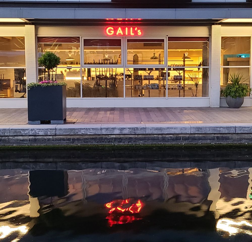 Bar, Grand Canal.