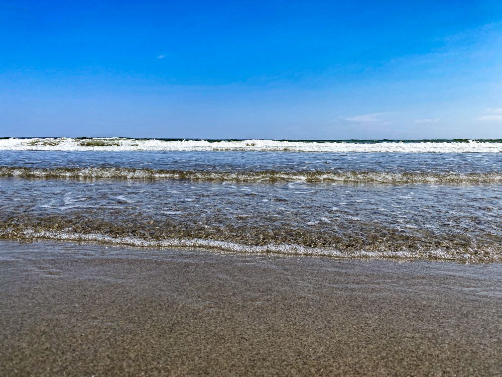 Rissers Beach waves breaking on sand