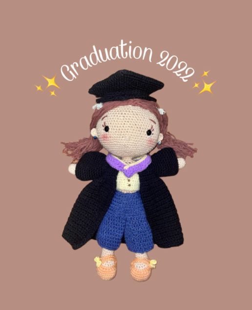 A doll with a graduation cap (it's magnetic and it comes off!) and LSE graduation gown. A gift for a good friend. 