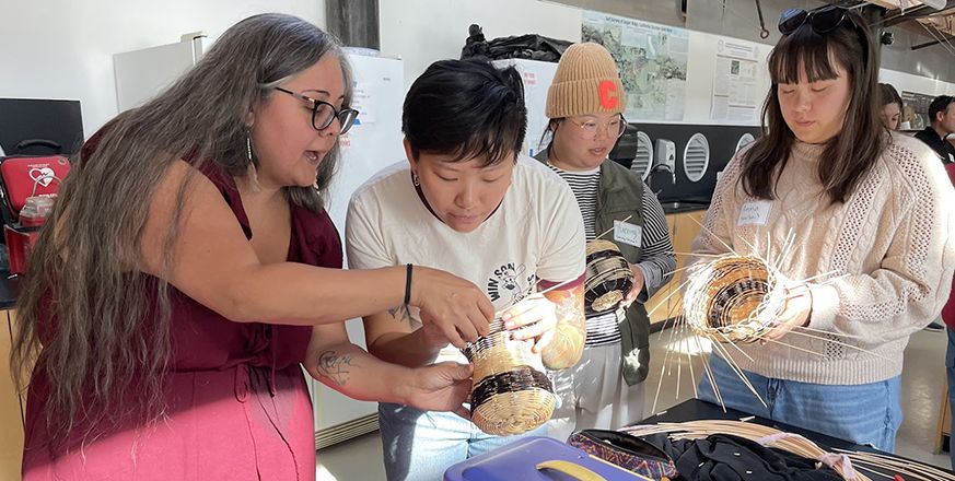 Corine Pearce teaching basket weaving to Stanford students (photo by Tadashi Fukami)