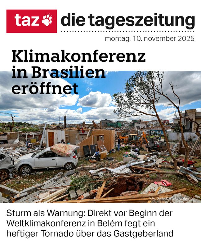 Titelseite der taz (die tageszeitung) vom Montag, 10. November 2025: Hauptschlagzeile "Klimakonferenz in Brasilien eröffnet" über einem Foto von massiven Tornado-Schäden. Das Bild zeigt eine verwüstete Wohnsiedlung mit zerstörten Häusern, entlaubten Bäumen, Trümmern und beschädigten Fahrzeugen unter einem dramatischen Wolkenhimmel. Die Unterzeile lautet: "Sturm als Warnung: Direkt vor Beginn der Weltklimakonferenz in Belém fegt ein heftiger Tornado über das Gastgeberland."