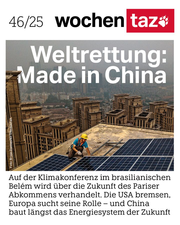 Titel der wochentaz Nr 46/25. Bild: Ein Arbeiter installiert Solar-Panele auf einem Hochhaus in Wuhan, China. Im Hintergrund sieht man eine Großstadt. Zeile: Weltrettung: Made in China. Unterzeile: Auf der Klimakonferenz im brasilianischen Belém wird über die Zukunft des Pariser Abkommens verhandelt. Die USA bremsen, Europa sucht seine Rolle – und China baut längst das Energiesystem der Zukunft.