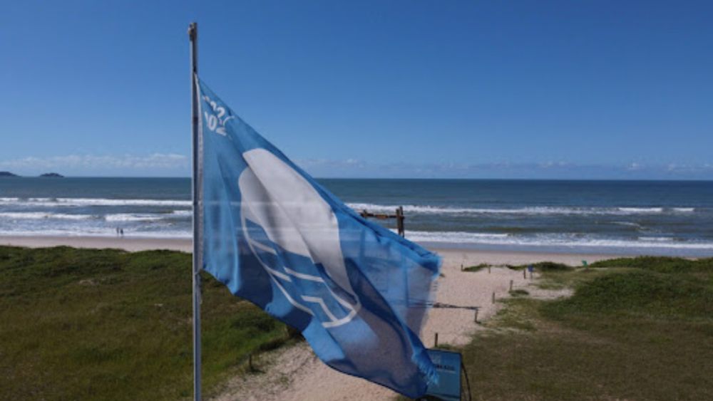 SC tem 25 praias e marinas premiadas no “Oscar das praias” com o selo Bandeira Azul