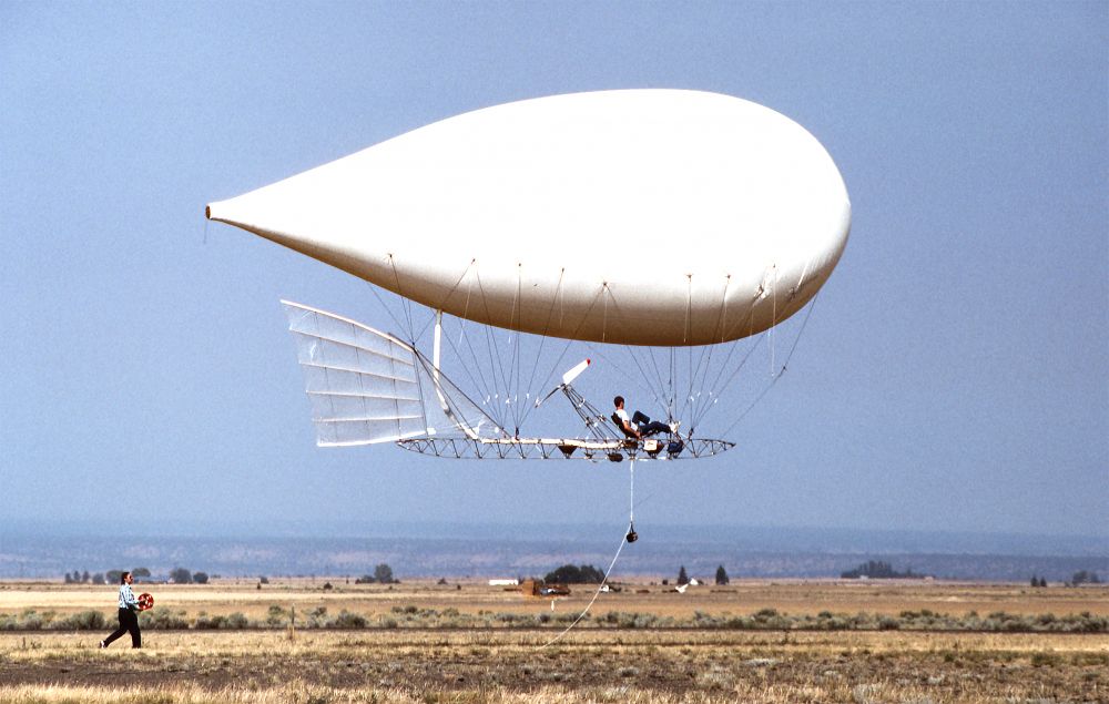 pedal driven airship „White Dwarf“