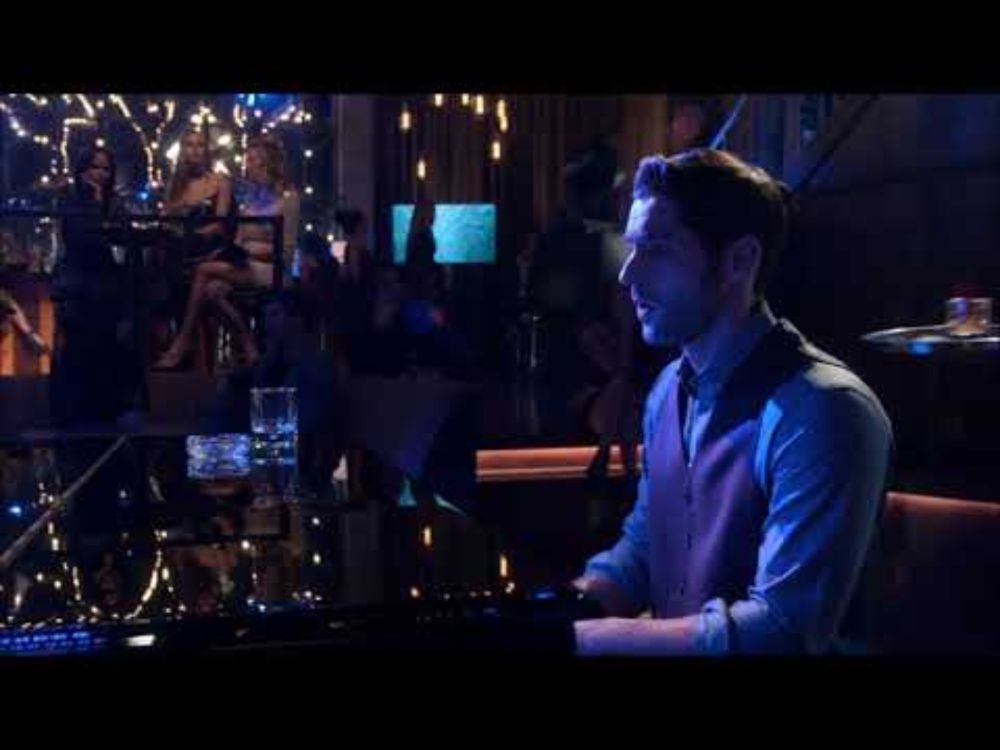 Lucifer 4x01 Lucifer sings Creep