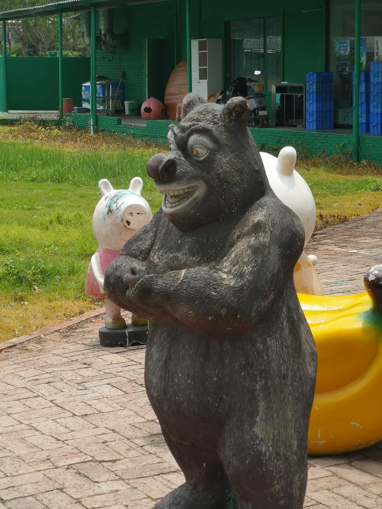 Creepy bear statue 
