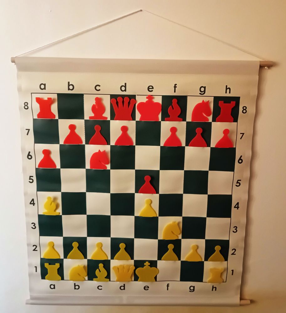 Nástěnná demonstrační šachovnice.