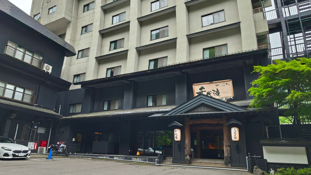 和モダンな雰囲気が良い
バイクは屋根はないけど近くにとめさせてもらえた