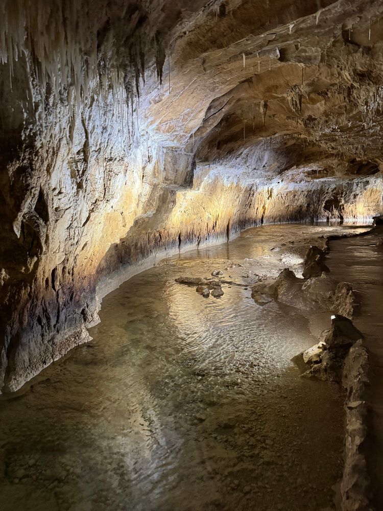 Eau le long du chemin