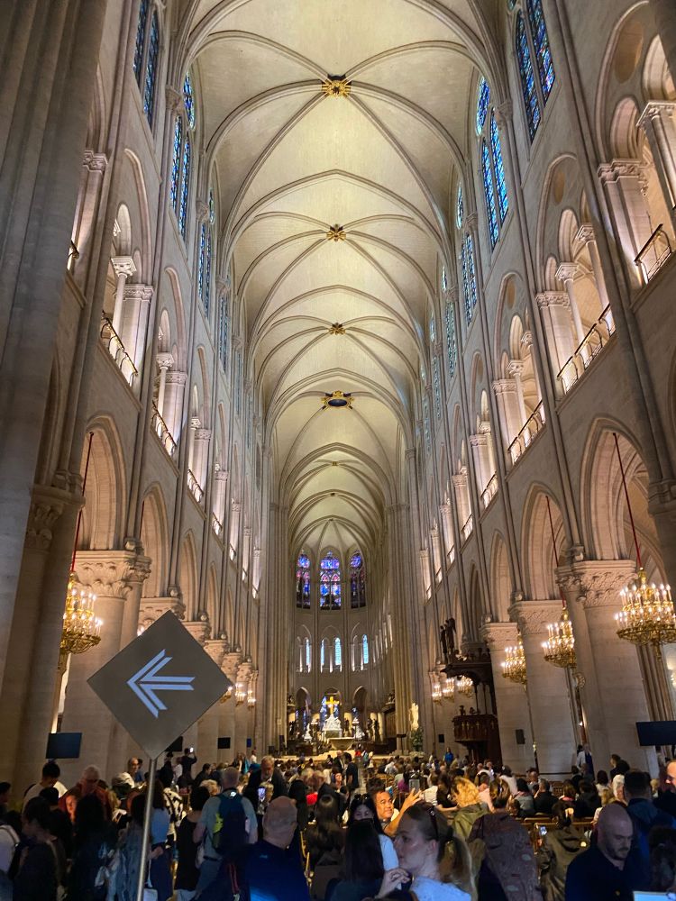 Notre-Dame de Paris. Inside view. 
