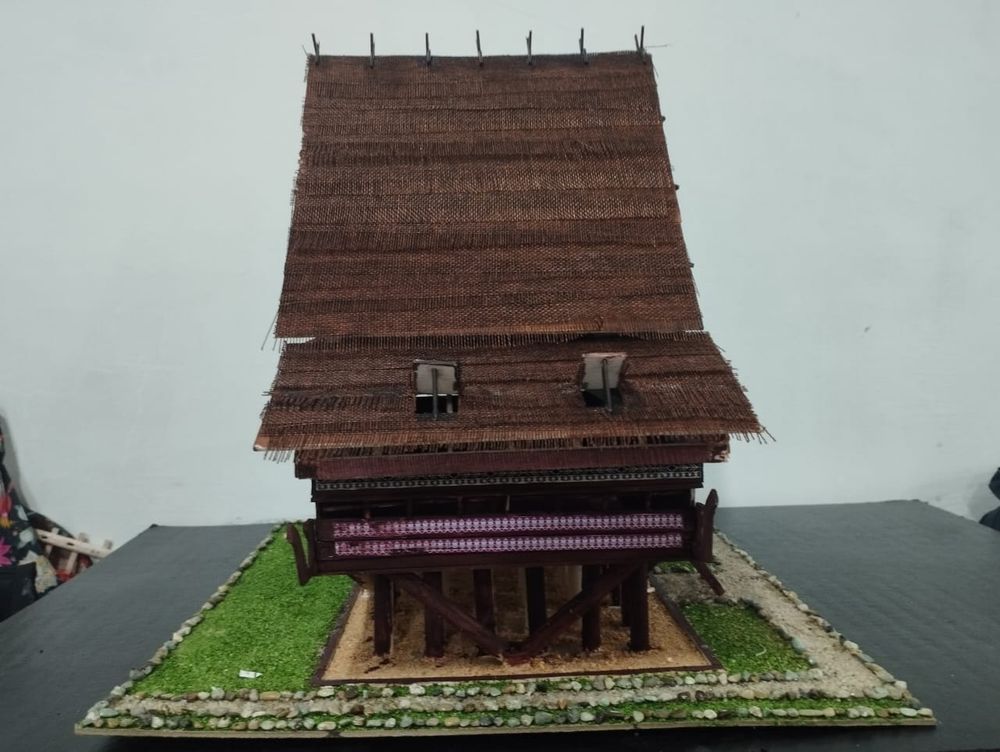 Omo Hada's right side