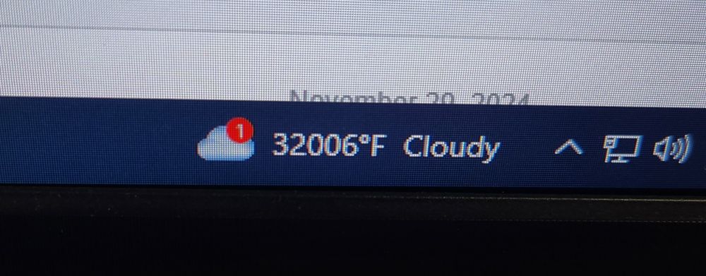 Screenshot of a windows desktop taskbar showing the temperature to be 32,006°F and cloudy