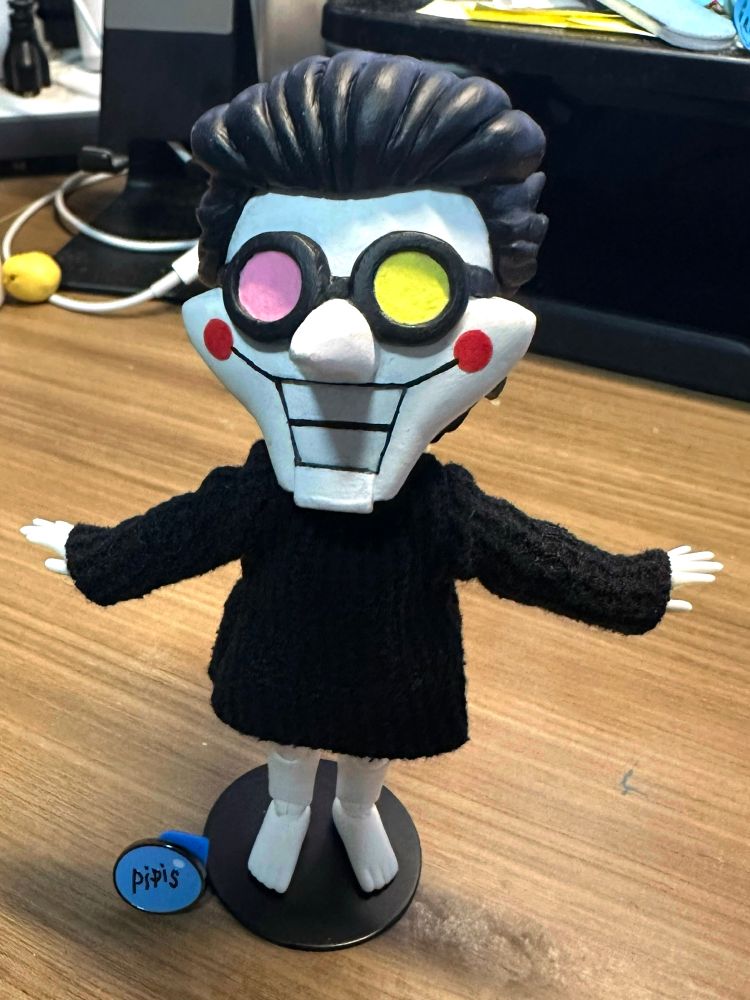 A custom made doll with a modded nendoroid head and PICCODO doll body made to look like Spamton from Deltarune, front view