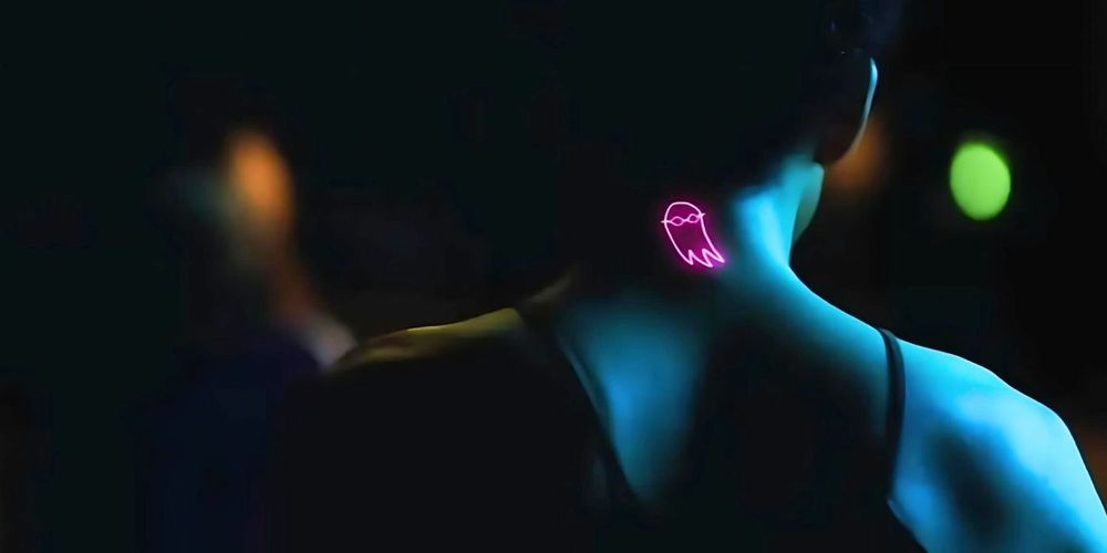 A ghost tattoo/mark glows a beautiful neon pink in a nighttime pic of the back of our protagonist's neck. 