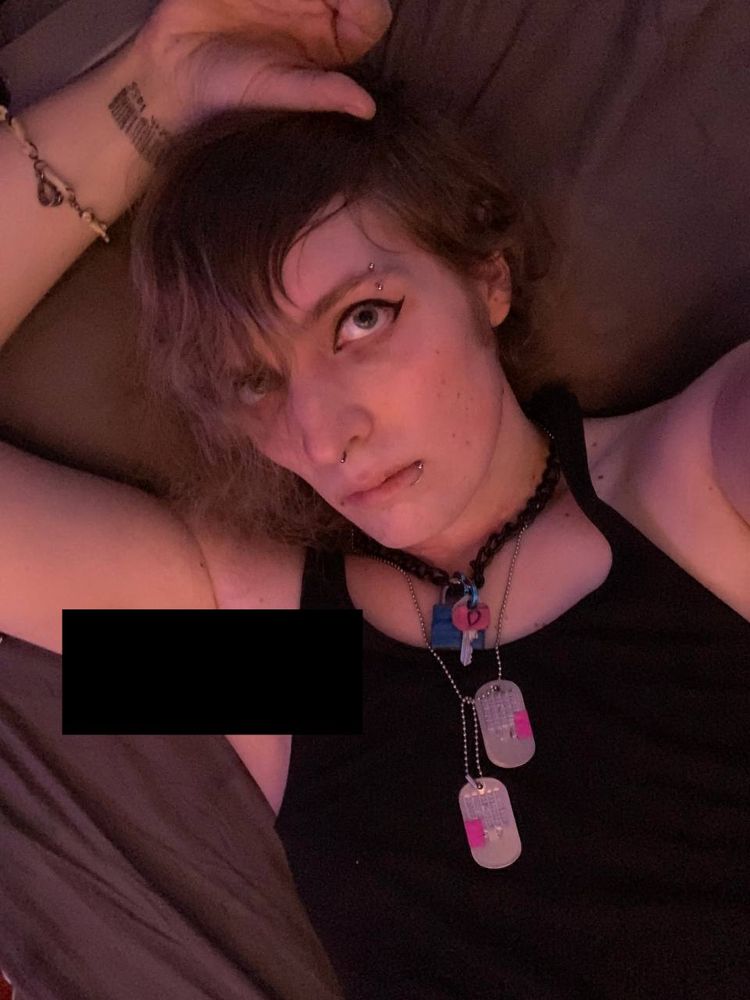 a poorly lit picture of me because i was lazy but i censored the armpit cause i know how u ppl are 