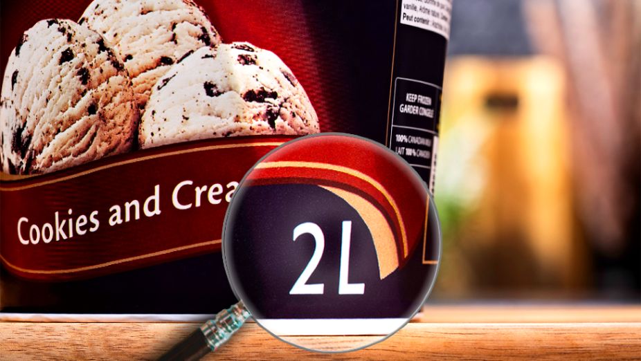 Cookies and Cream ice cream tub close-up image, highlighting “2L” using a magnifying glass.