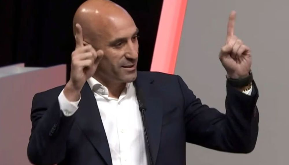 Luis Rubiales dimite de todos sus cargos tras leer y comprender “Vindicación de los derechos de l...