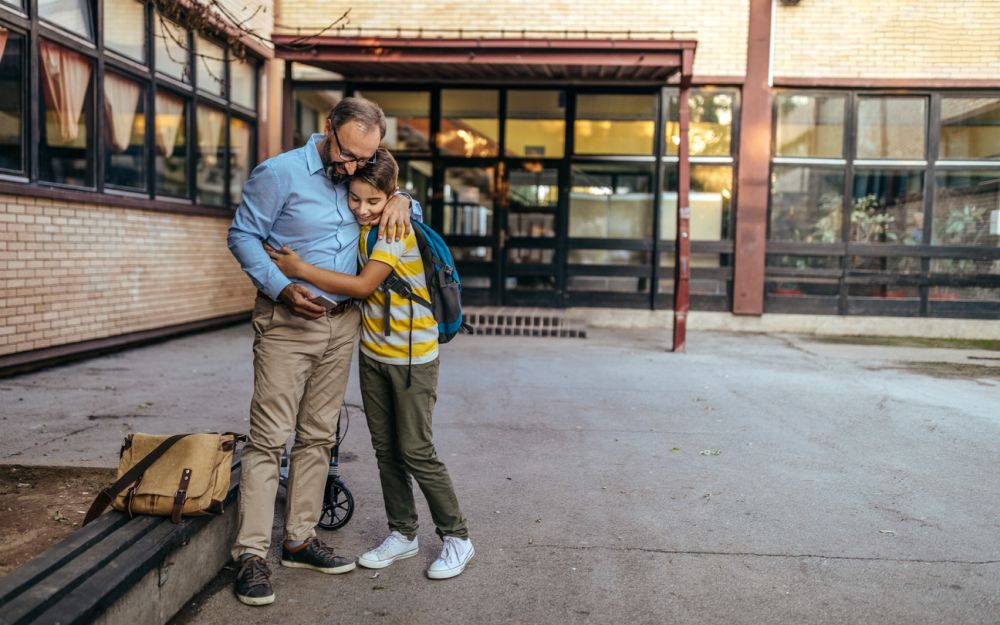 El 80% de los padres lleva una foto de su hijo en la cartera para comprobar que es él cuando lo recoge en el colegio